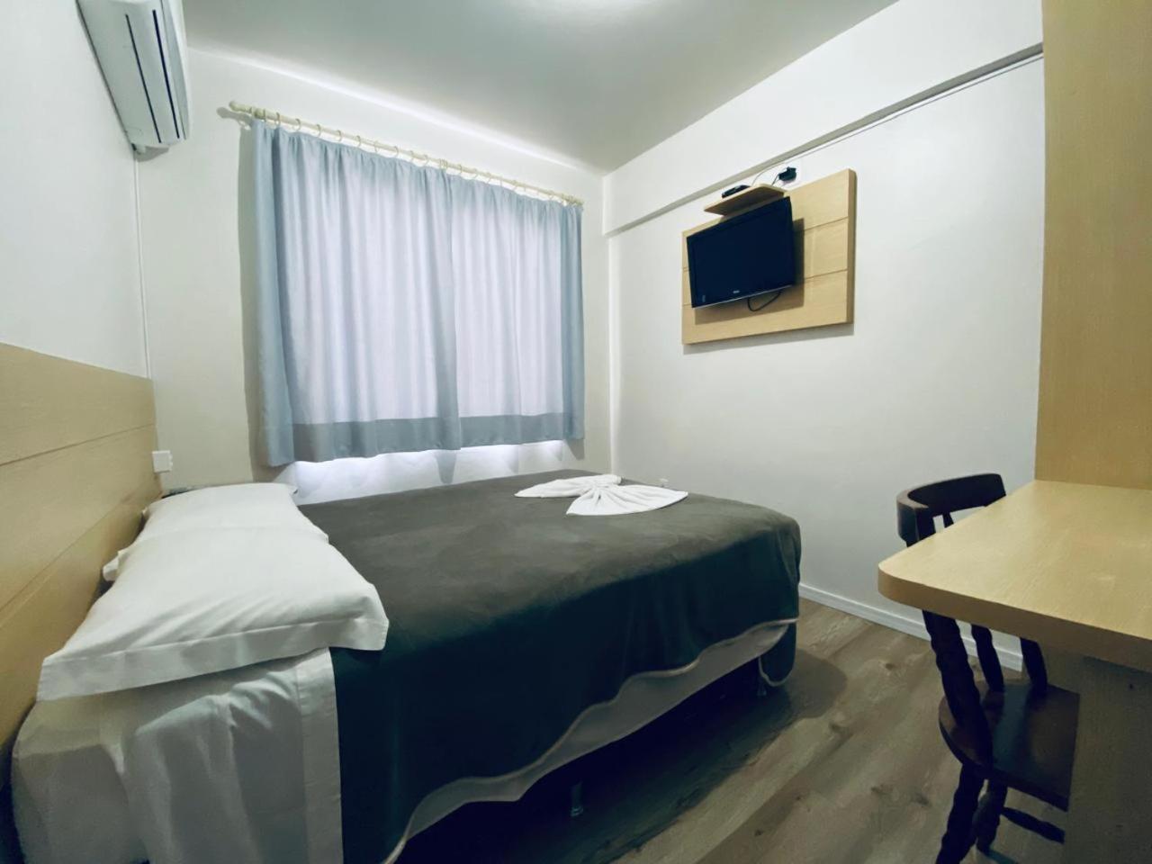 Hotel Paris クリティバノス エクステリア 写真